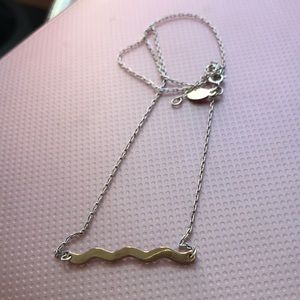 Upper Metal Class wave necklace